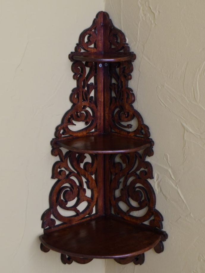 ウォールシェルフの収納