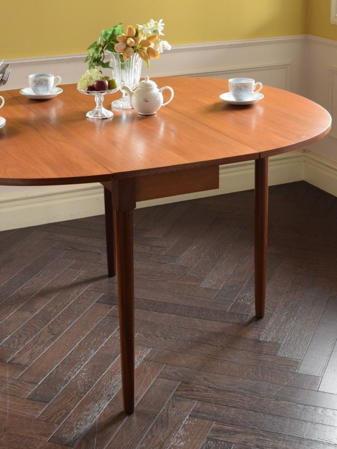 G-PLANのダイニングテーブル