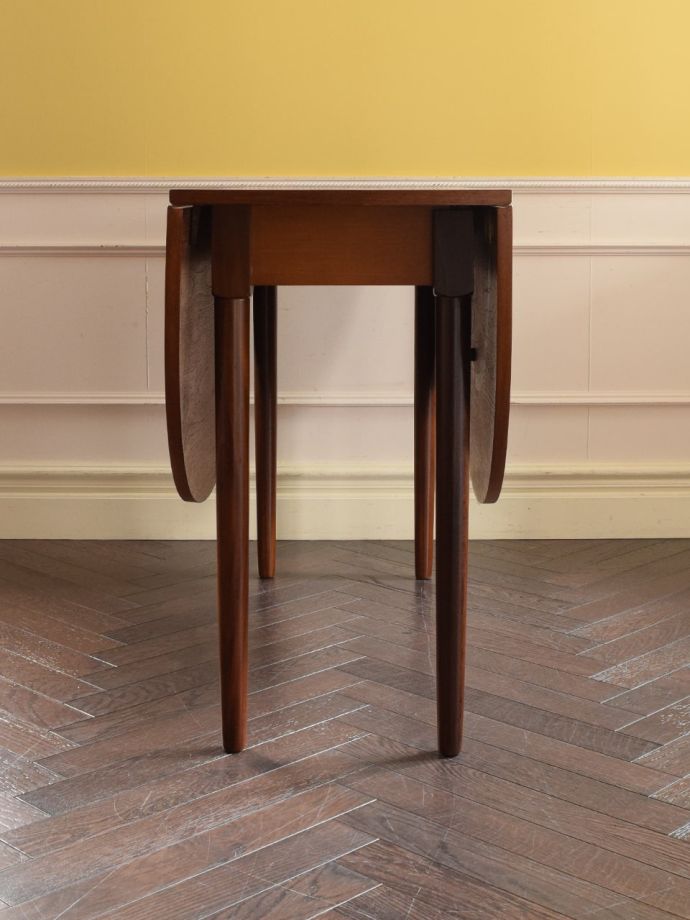 G-PLANのテーブルの側面