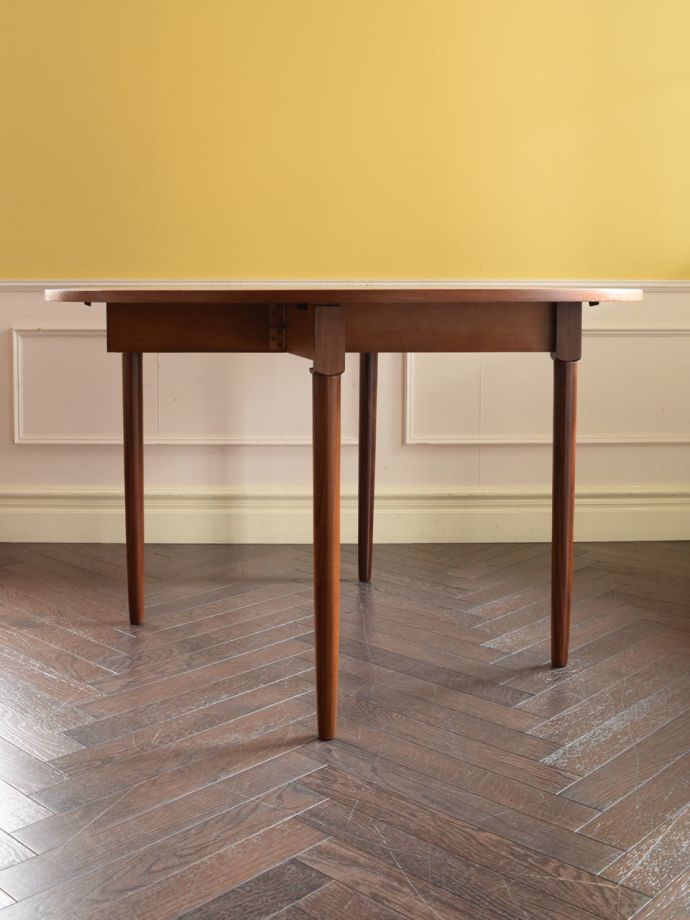 G-PLANのテーブルの側面