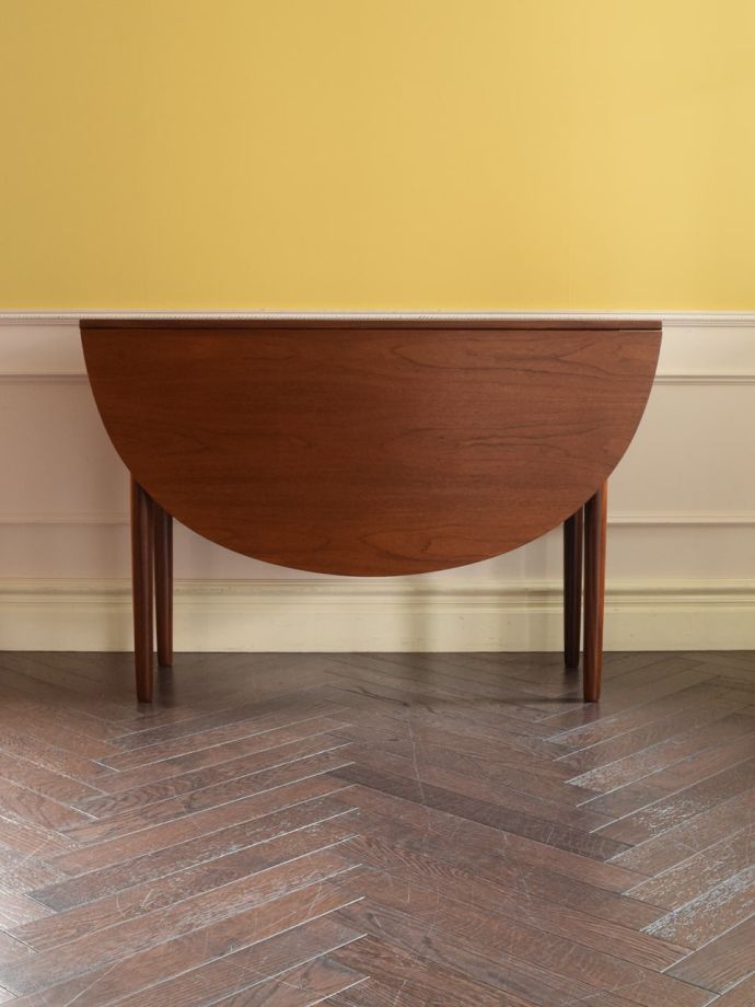 オシャレな伸長式のテーブル