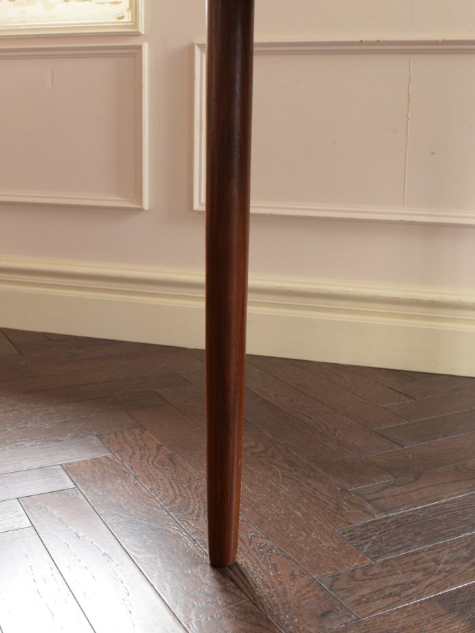 G-PLANのテーブルの脚