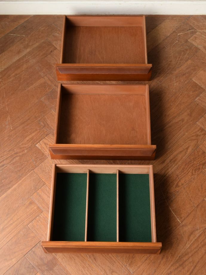 ビンテージサイドボードの引き出し