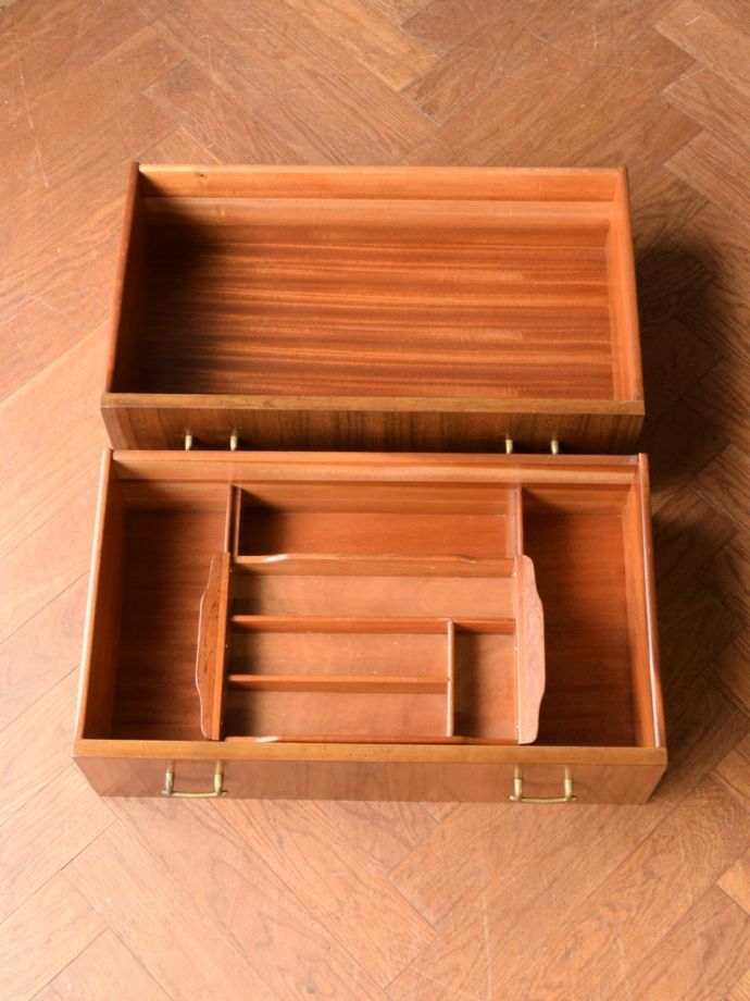 ヴィンテージキャビネットの引き出し