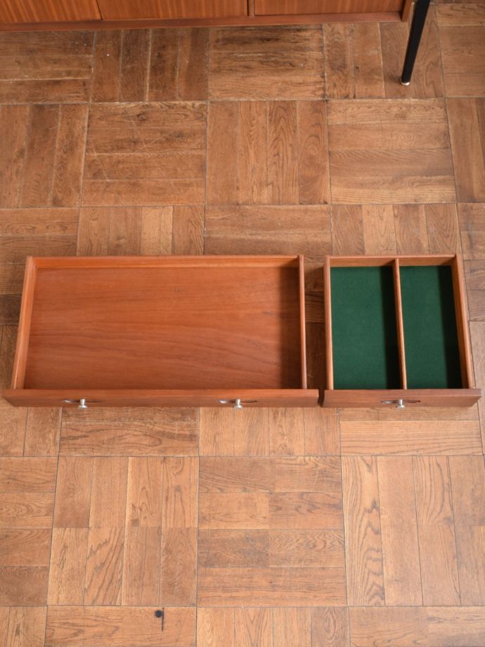 ビンテージサイドボードの引き出し