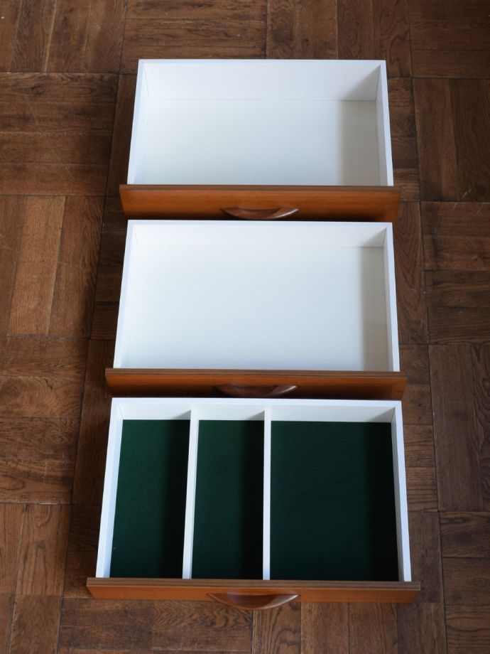 ビンテージサイドボードの引き出し