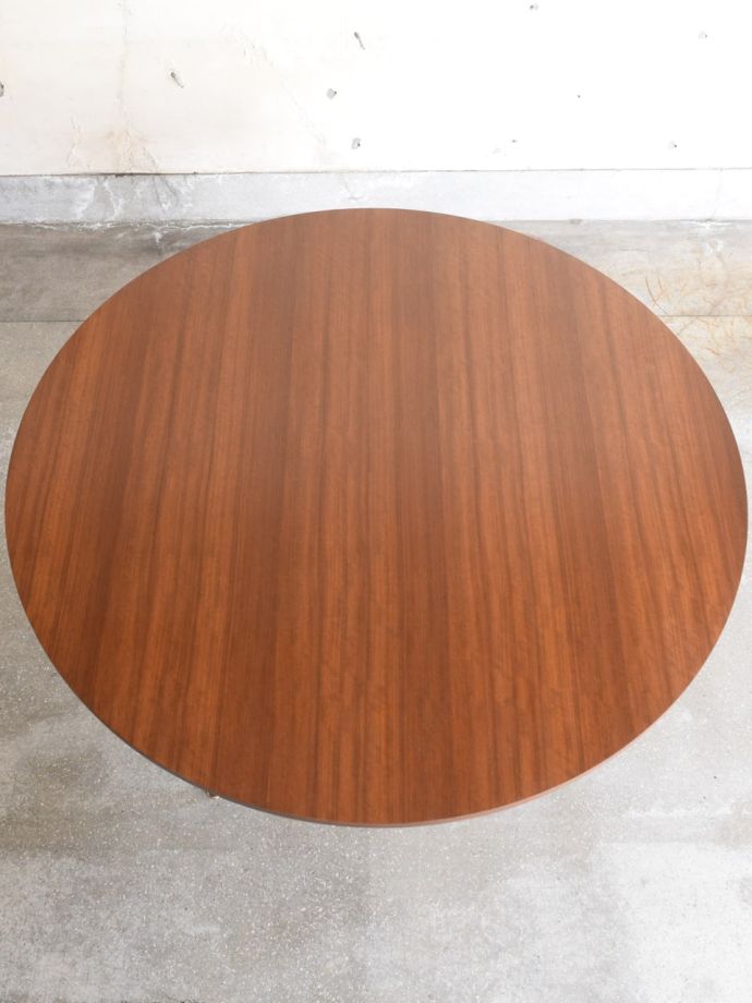 トラー&ブラックのテーブルの天板