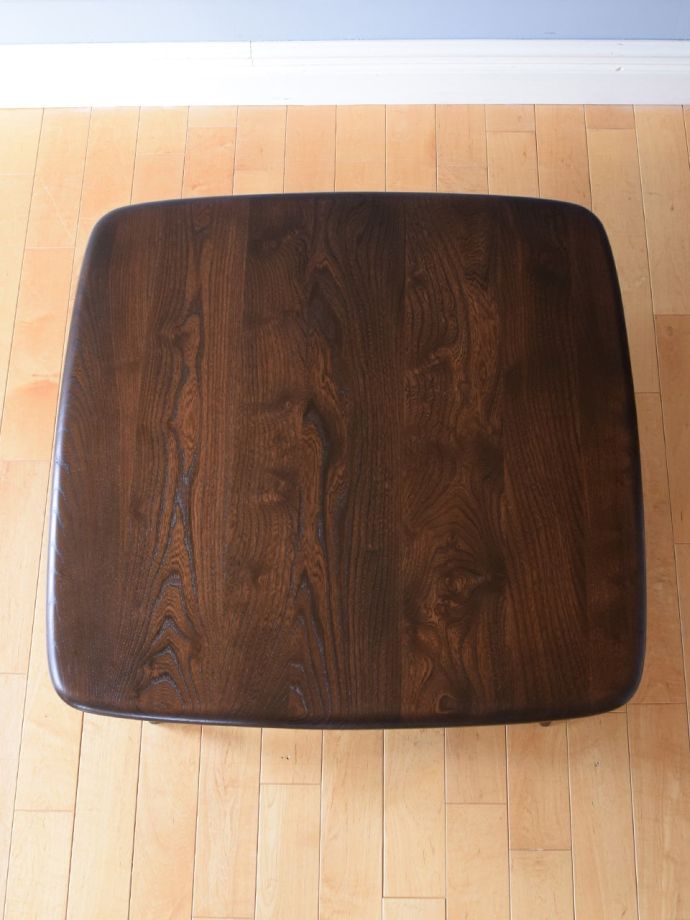 アンティークのテーブルの天板