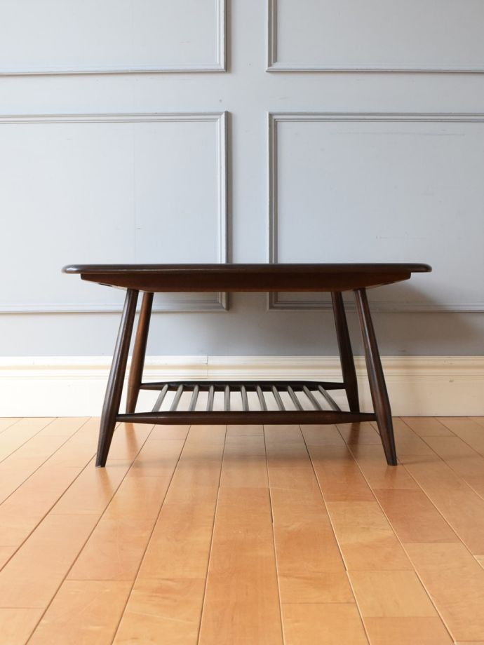 コーヒーテーブルの側面