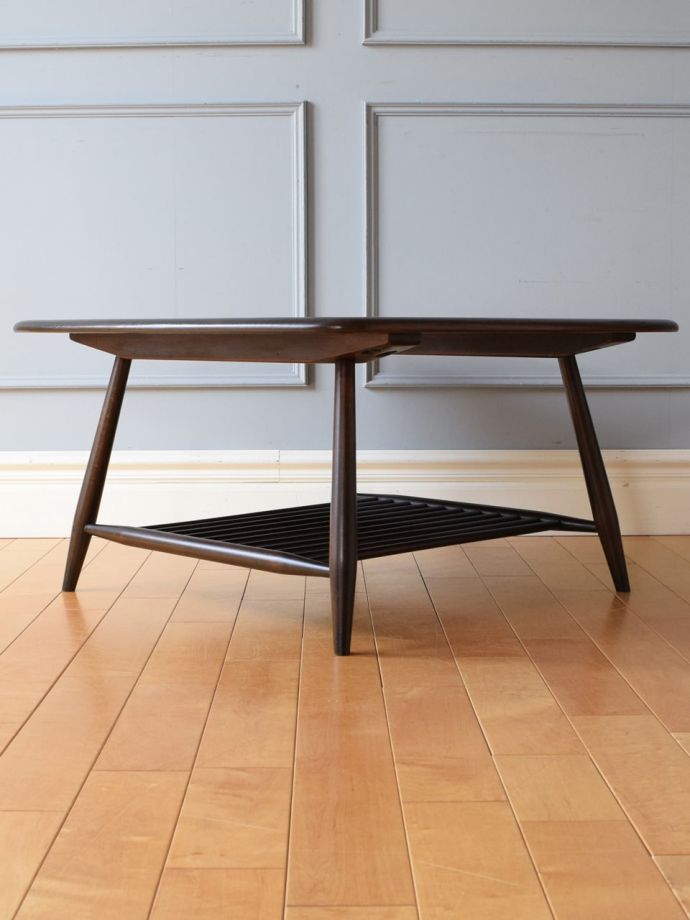 アーコールのコーヒーテーブルの側面