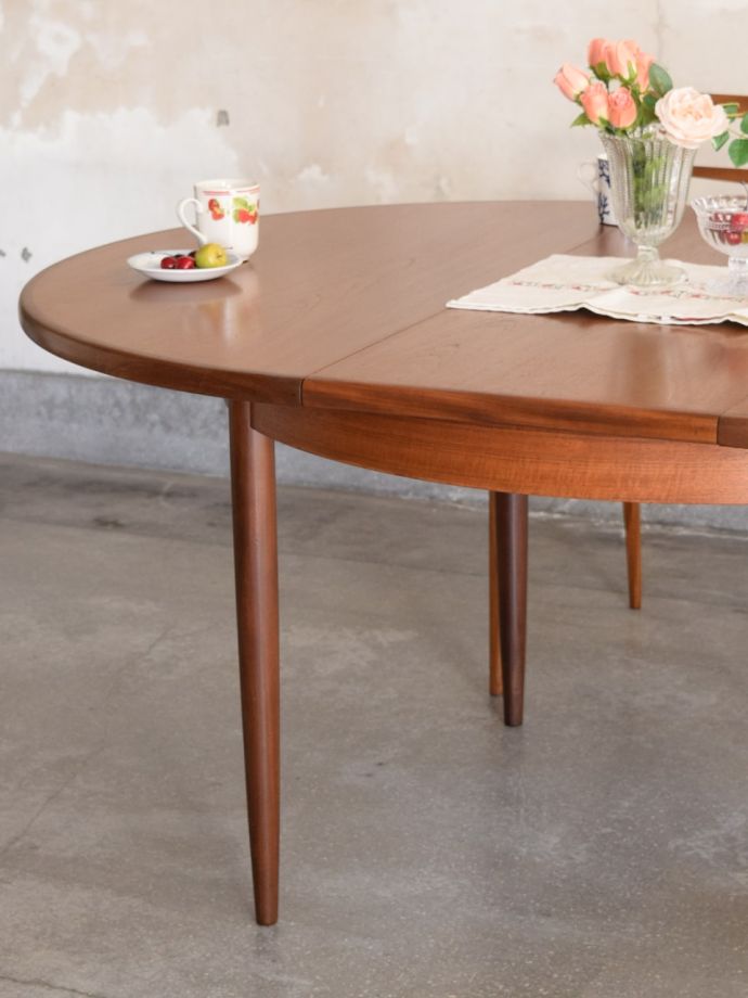 G-PLANのダイニングテーブル