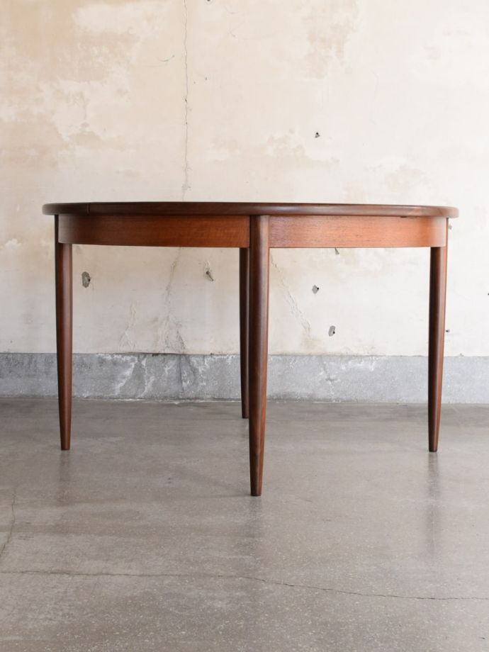 横から見た伸長式テーブル