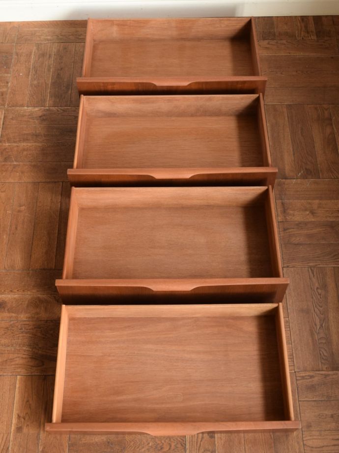 チェストの引き出し