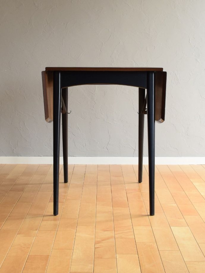 折り畳み式テーブルの側面