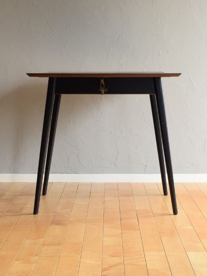 折り畳み式テーブルの側面