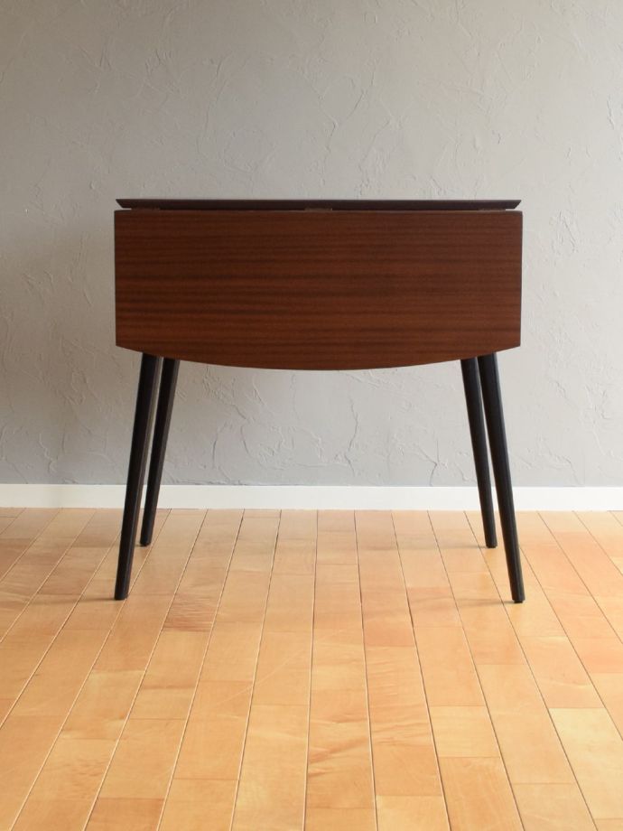 折り畳み式テーブルの反対側