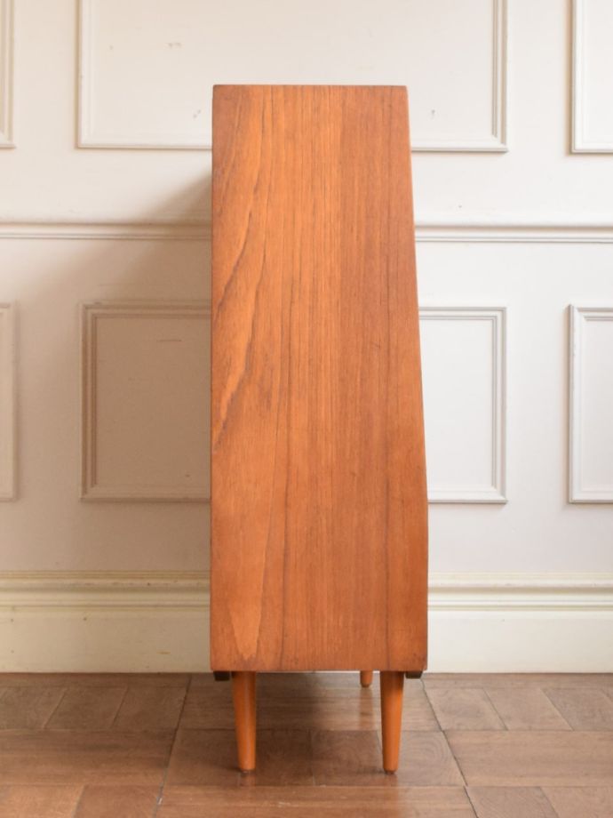 ビンテージキャビネットの側面