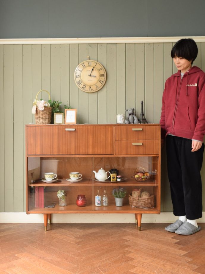 北欧スタイルのビンテージキャビネット