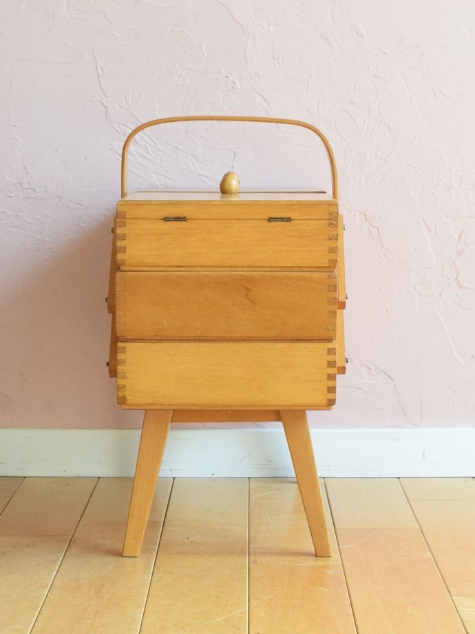 アンティーク家具の側面