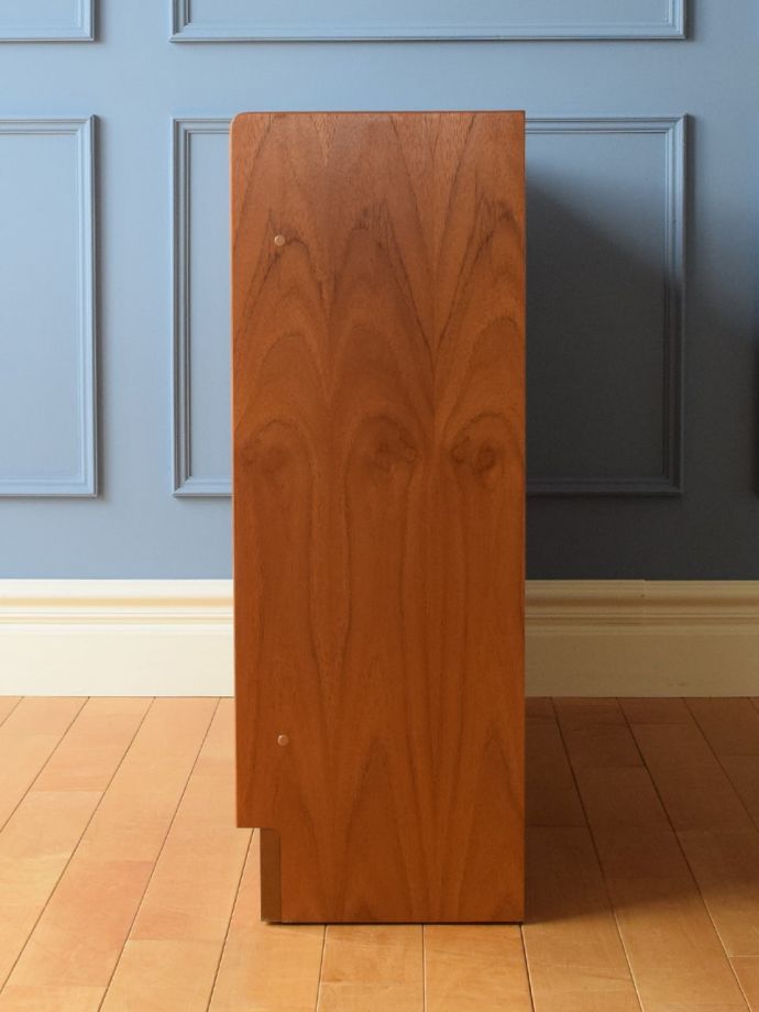 ビンテージ家具の側面