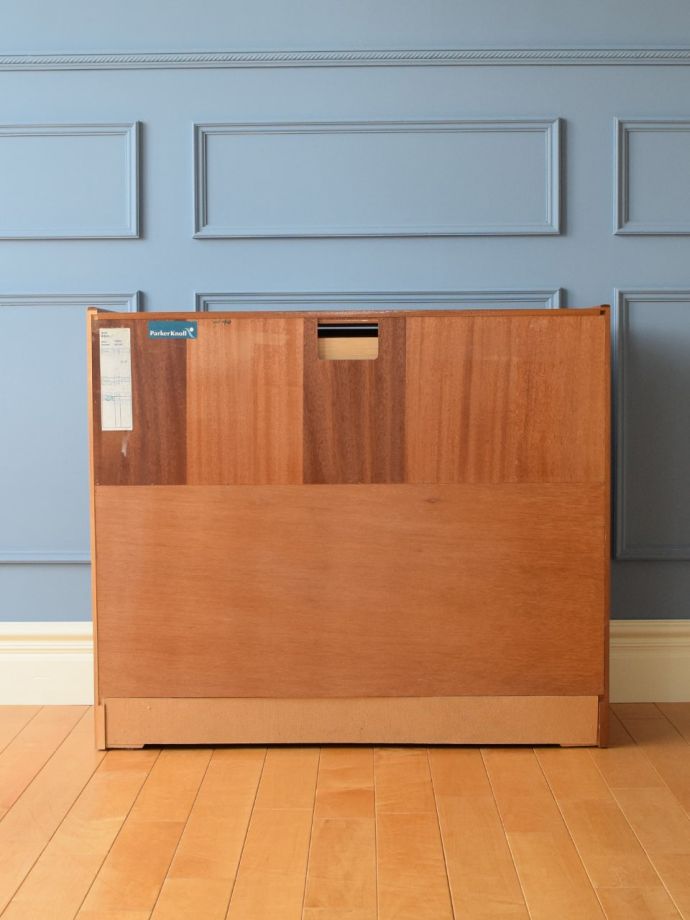 北欧スタイルの家具の後ろ姿