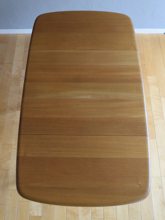 伸長式のおしゃれなダイニングテーブル、アーコール社のヴィンテージ