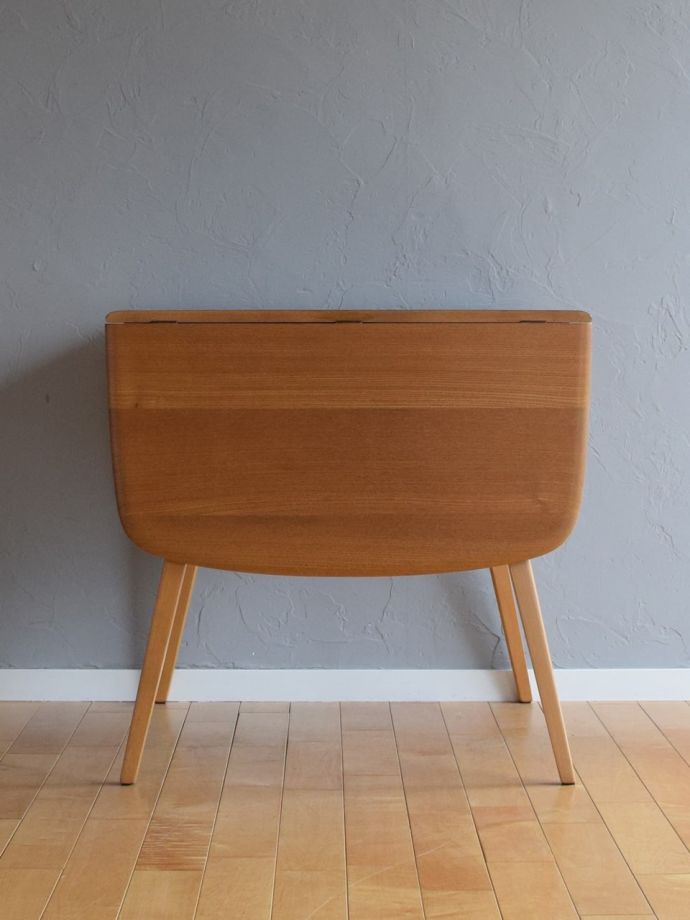 折り畳み式テーブルの側面