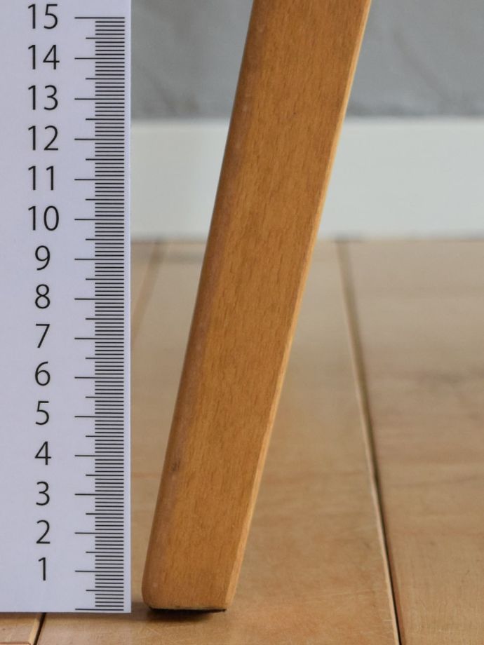 アーコールのテーブルの脚