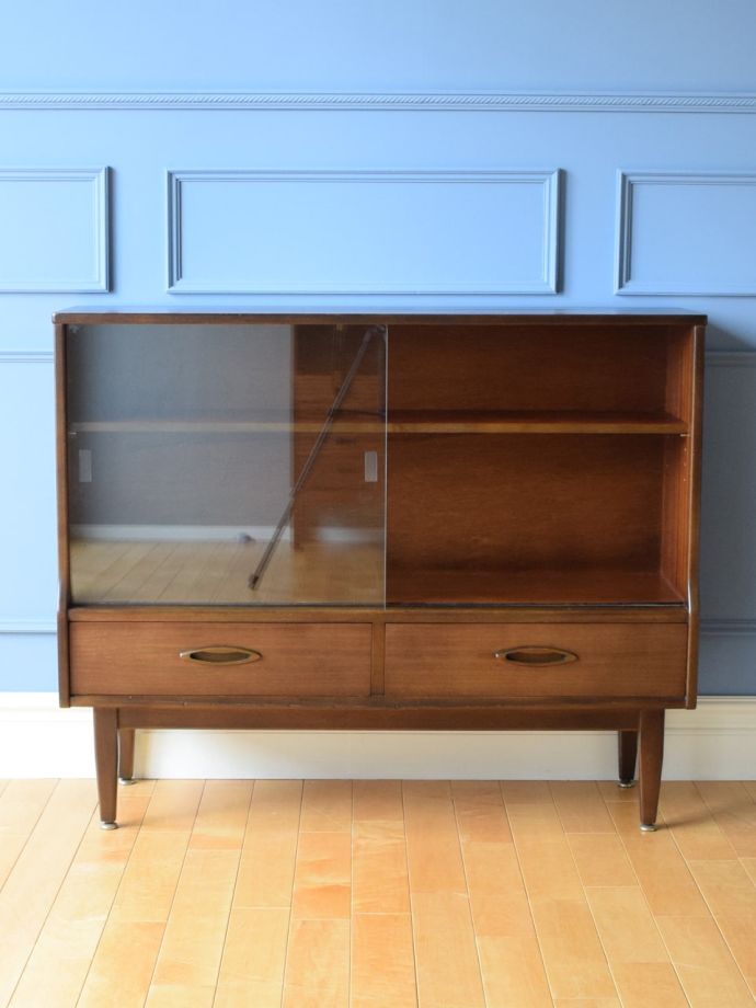 北欧スタイルのおしゃれなヴィンテージ家具、Jentiqueの引き戸のガラス