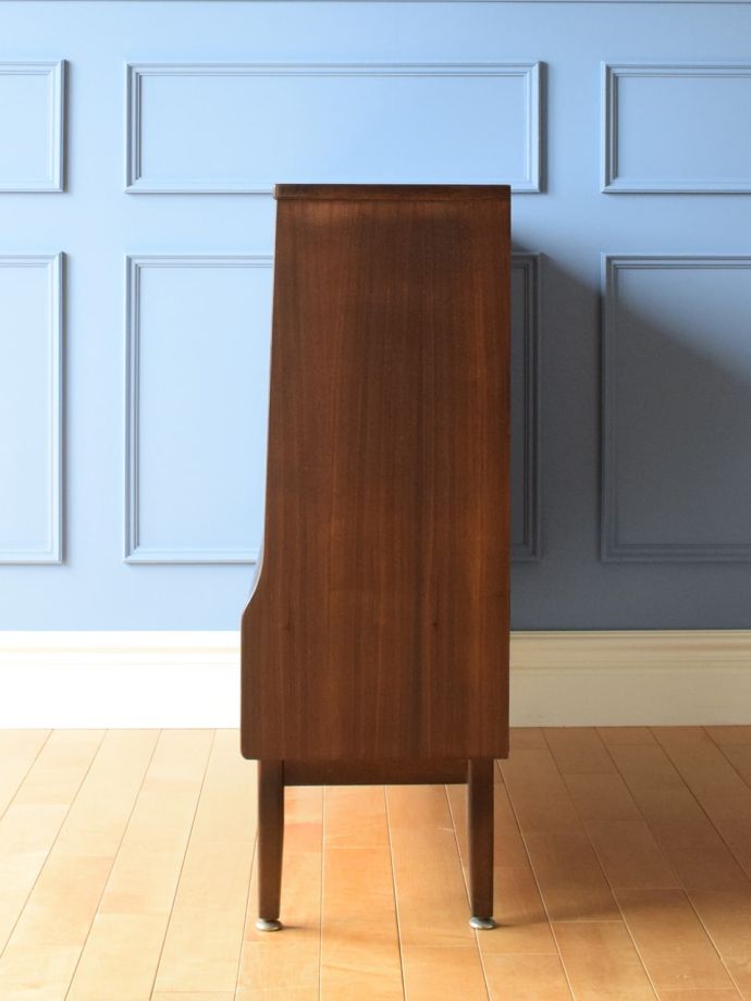 オークキャビネット イギリス 木製 ヴィンテージ 木製 レトロ 北欧スタイルのおしゃれなヴィンテージ家具、Jentiqueの引き戸のガラス