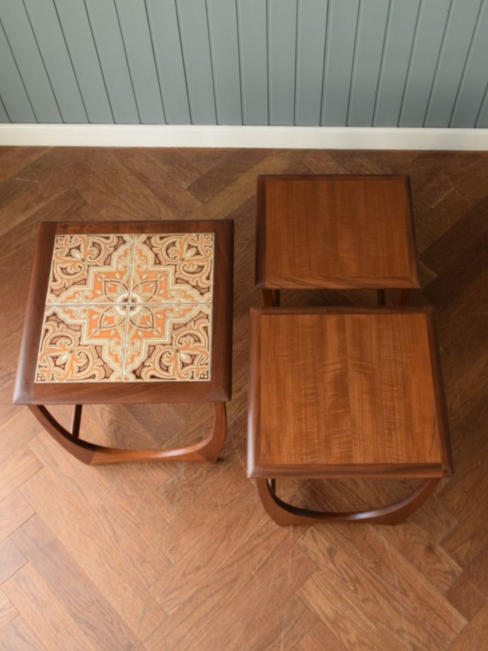 G-PLANのネストテーブルの天板