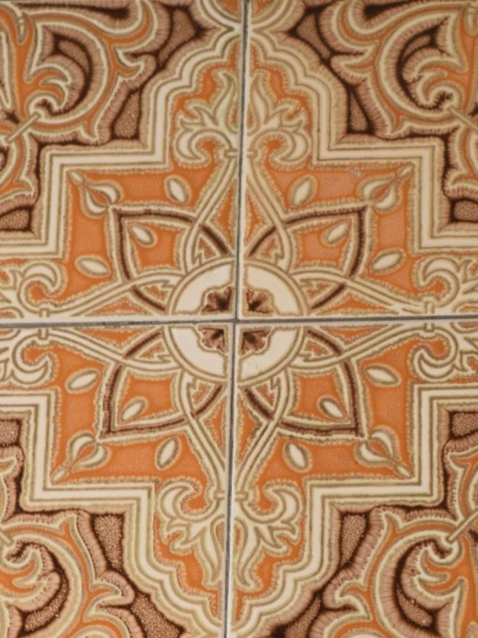 ビンテージテーブルのタイル