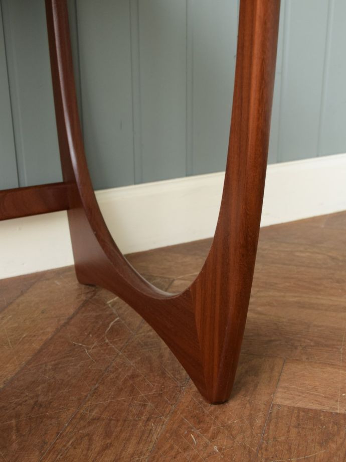 G-PLANのテーブルの足先