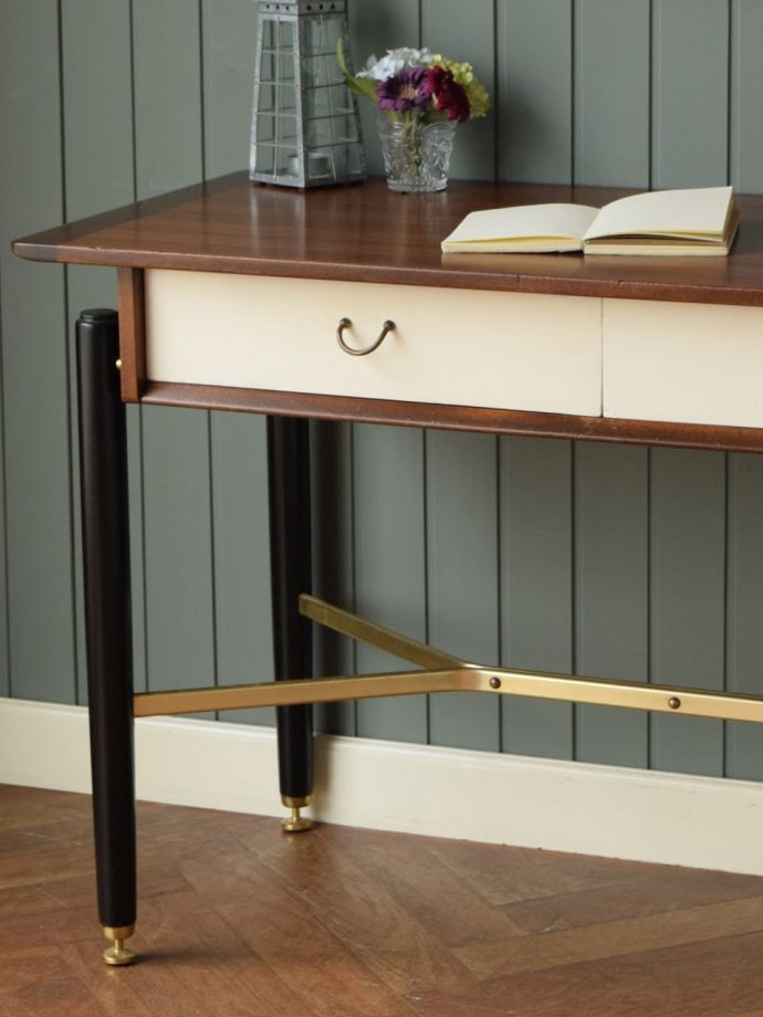 アンティークデスクの美しい木目