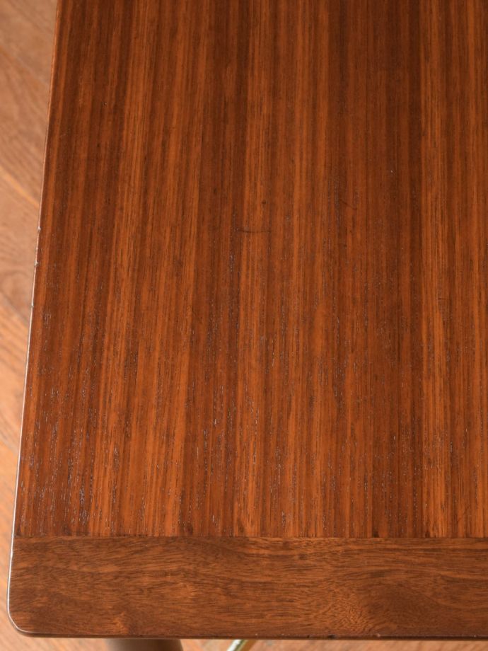 アンティークデスクの木目