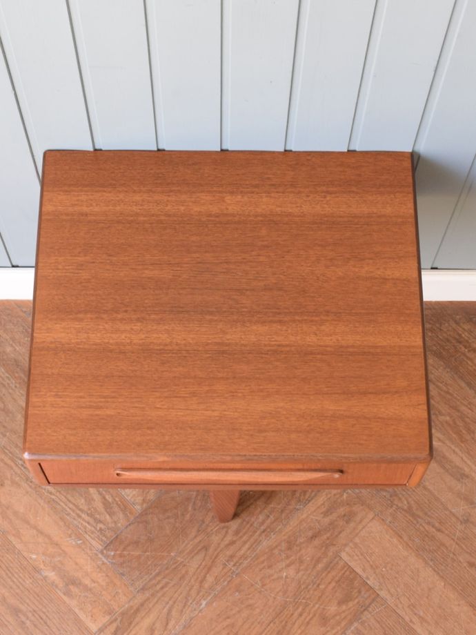 サイドチェストの天板