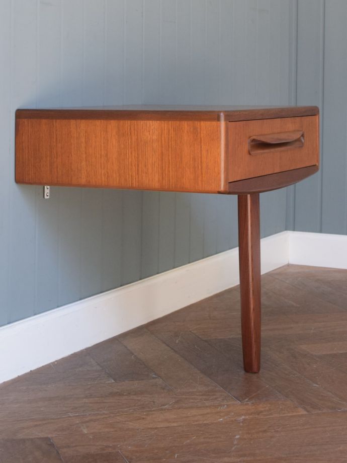 サイドチェストの側面