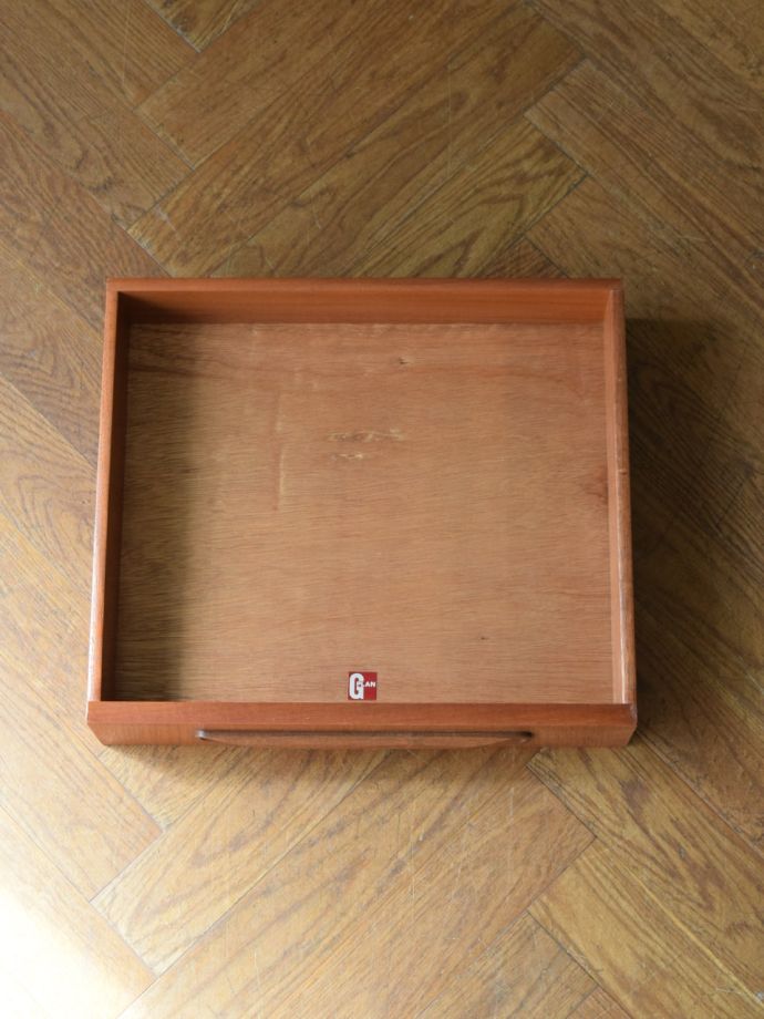 ビンテージ家具の引き出しの中