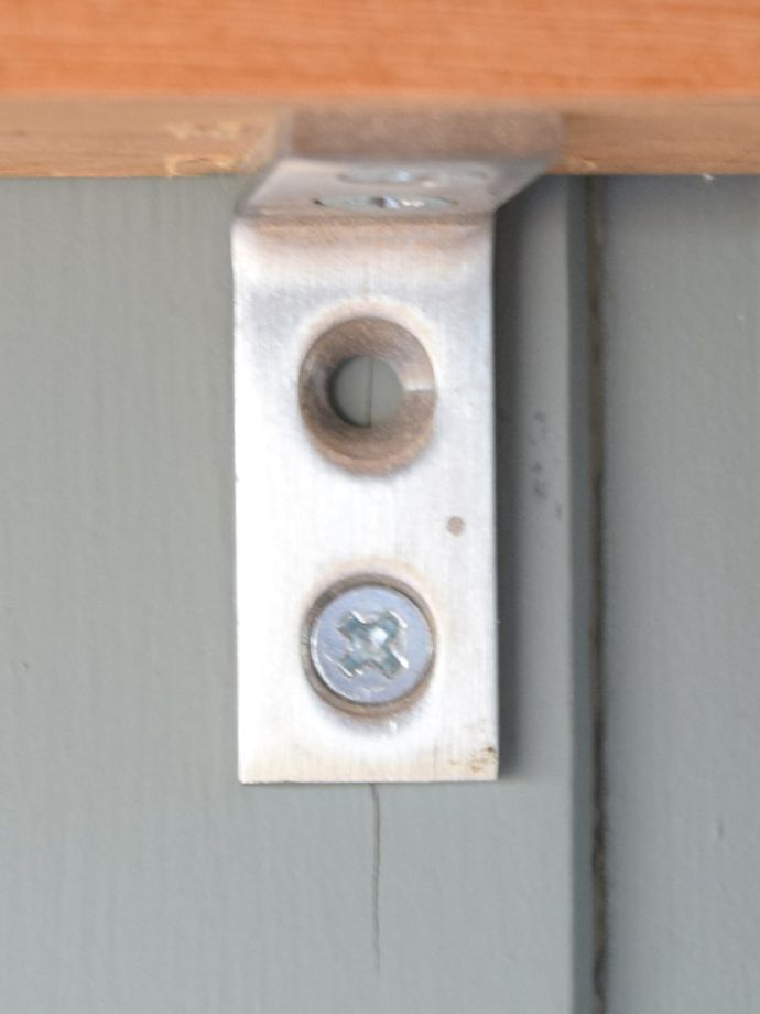 ナイトテーブルの取り付け