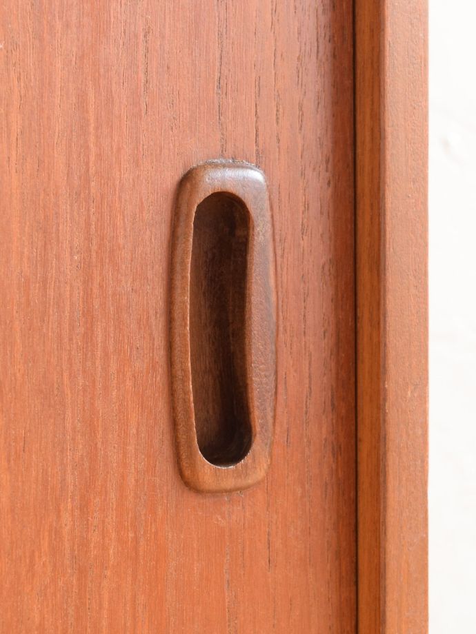 イギリスから届いたビンテージのおしゃれな収納付きデスク、北欧