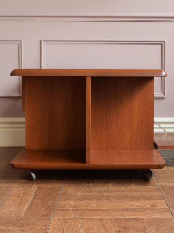 コーヒーテーブルの側面