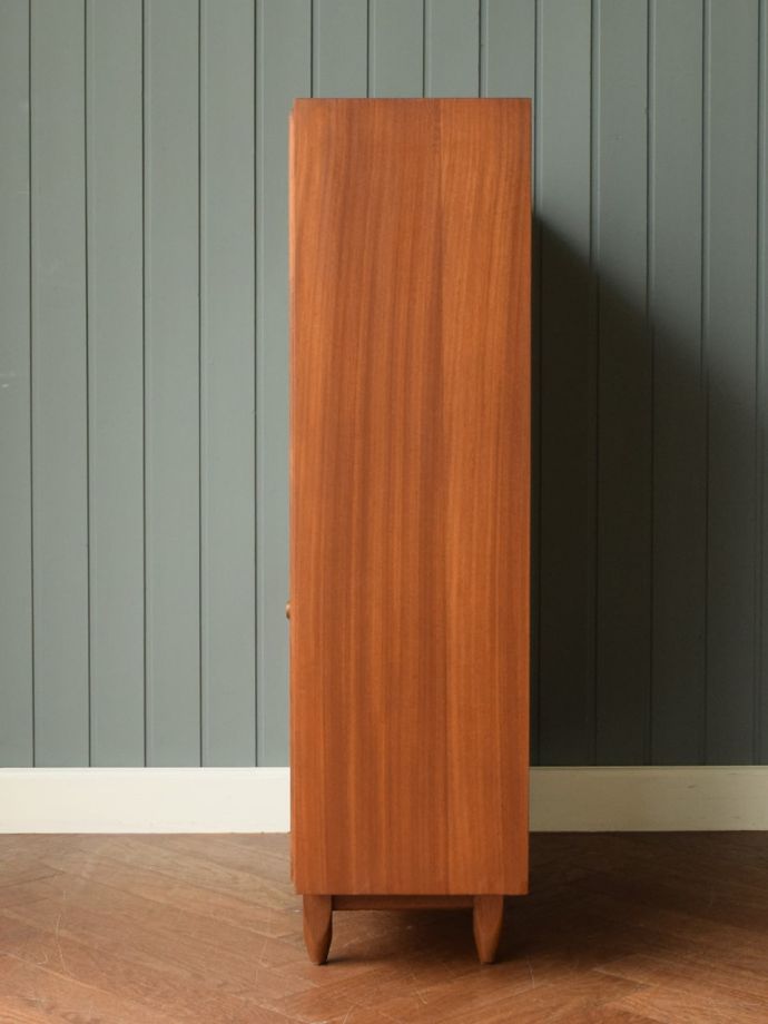 ビンテージキャビネットの側面