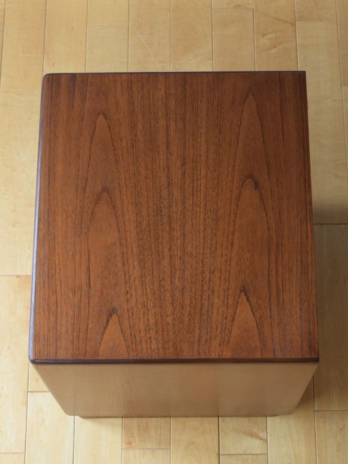 サイドチェストの天板