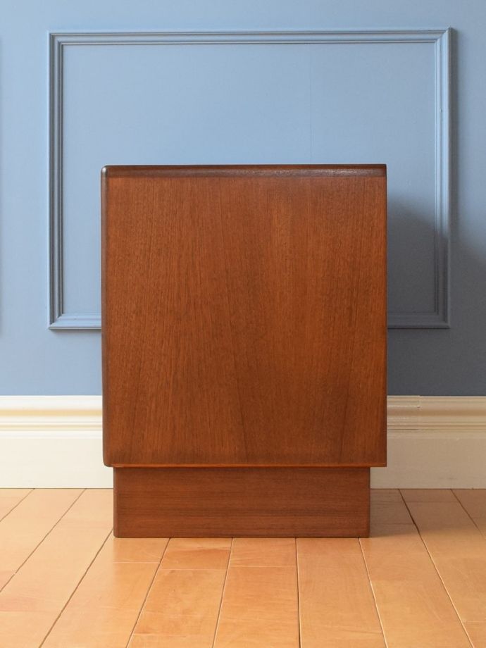 サイドチェストの側面