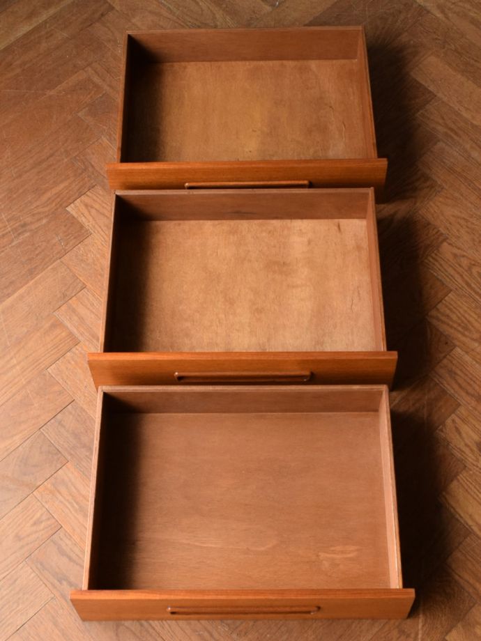 サイドボードの引き出し