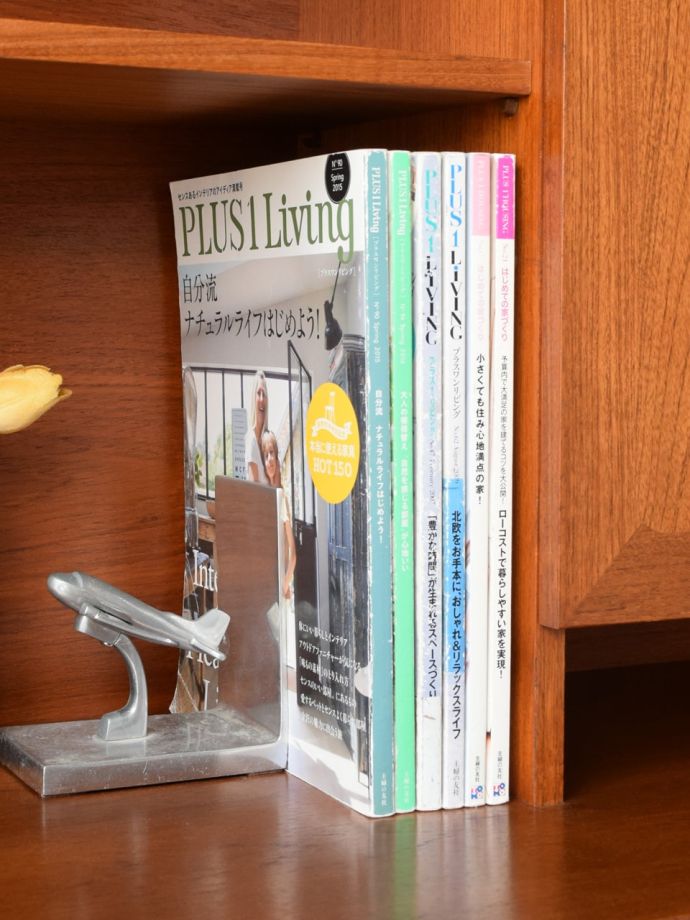 サイドボードの扉を開けると