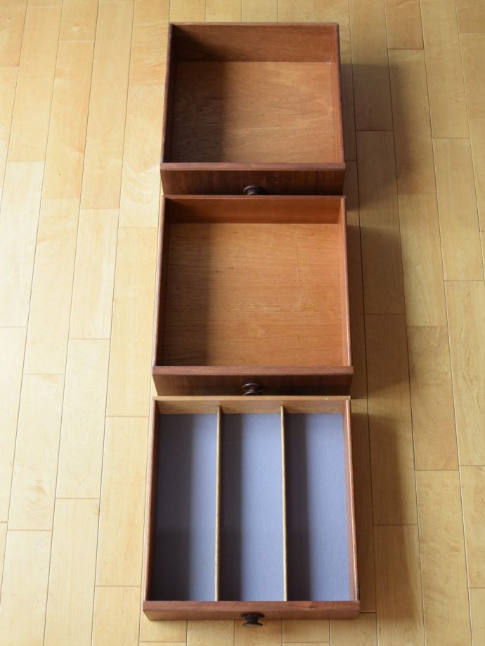 ビンテージサイドボードの引き出し