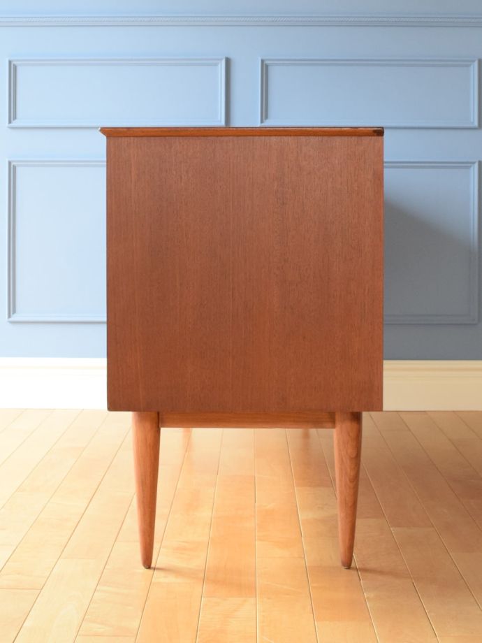 ビンテージ家具の側面