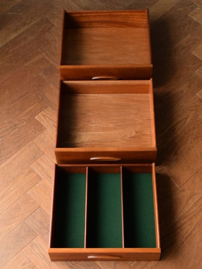 ビンテージサイドボードの引き出し