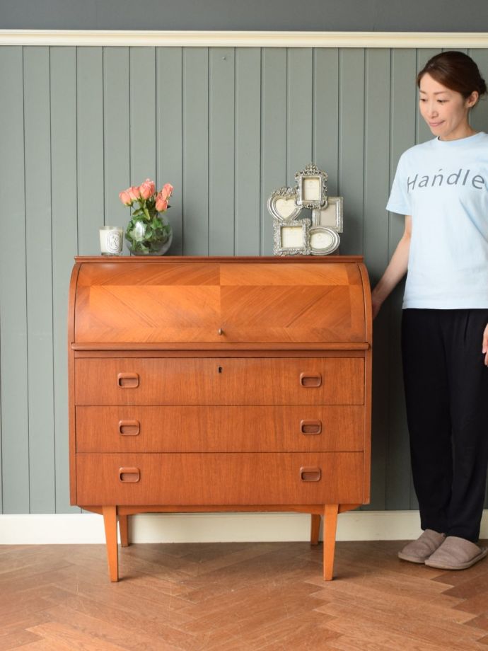 北欧スタイルのおしゃれなビューロー